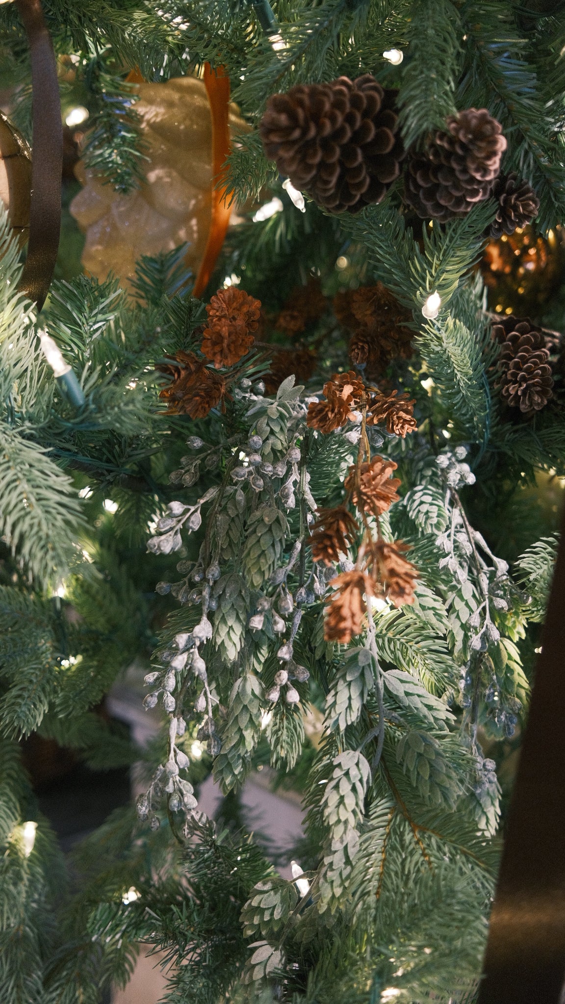 Fresh Brown Pinecone Spray