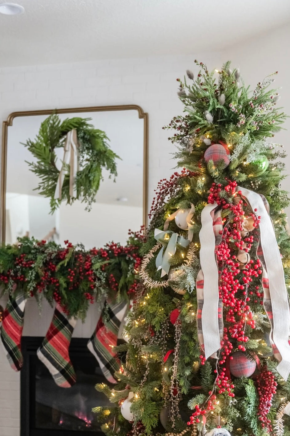 2025 Holiday Classes - TRIMMING THE TREE