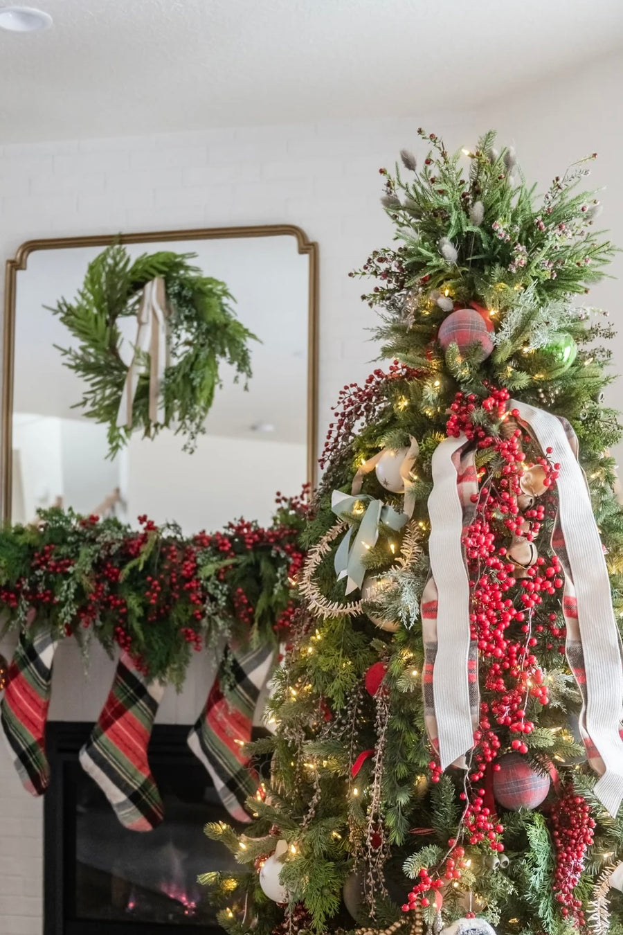 2025 Holiday Classes - TRIMMING THE TREE